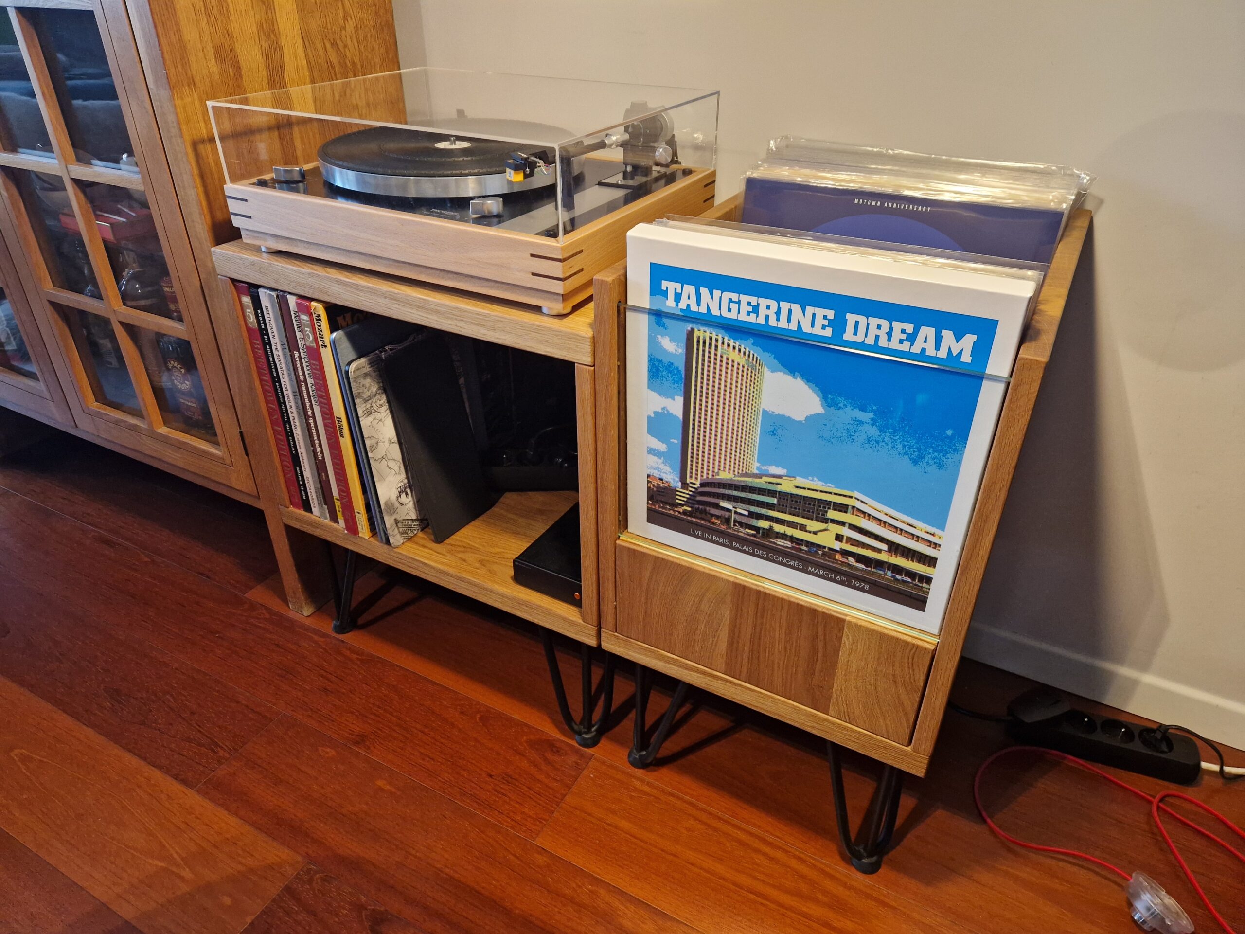 Turntable and vinyl cabinet